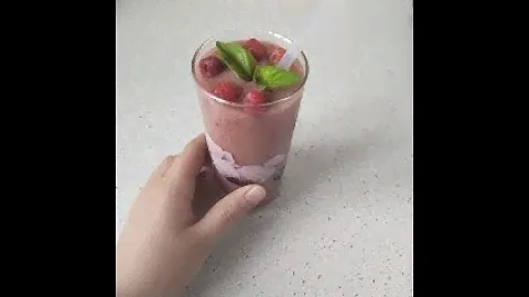 Просто потрясающее смузи из банана и малины !!!